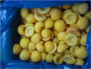 Zmrazené žluté broskvové půlky nakrájejte na kostky